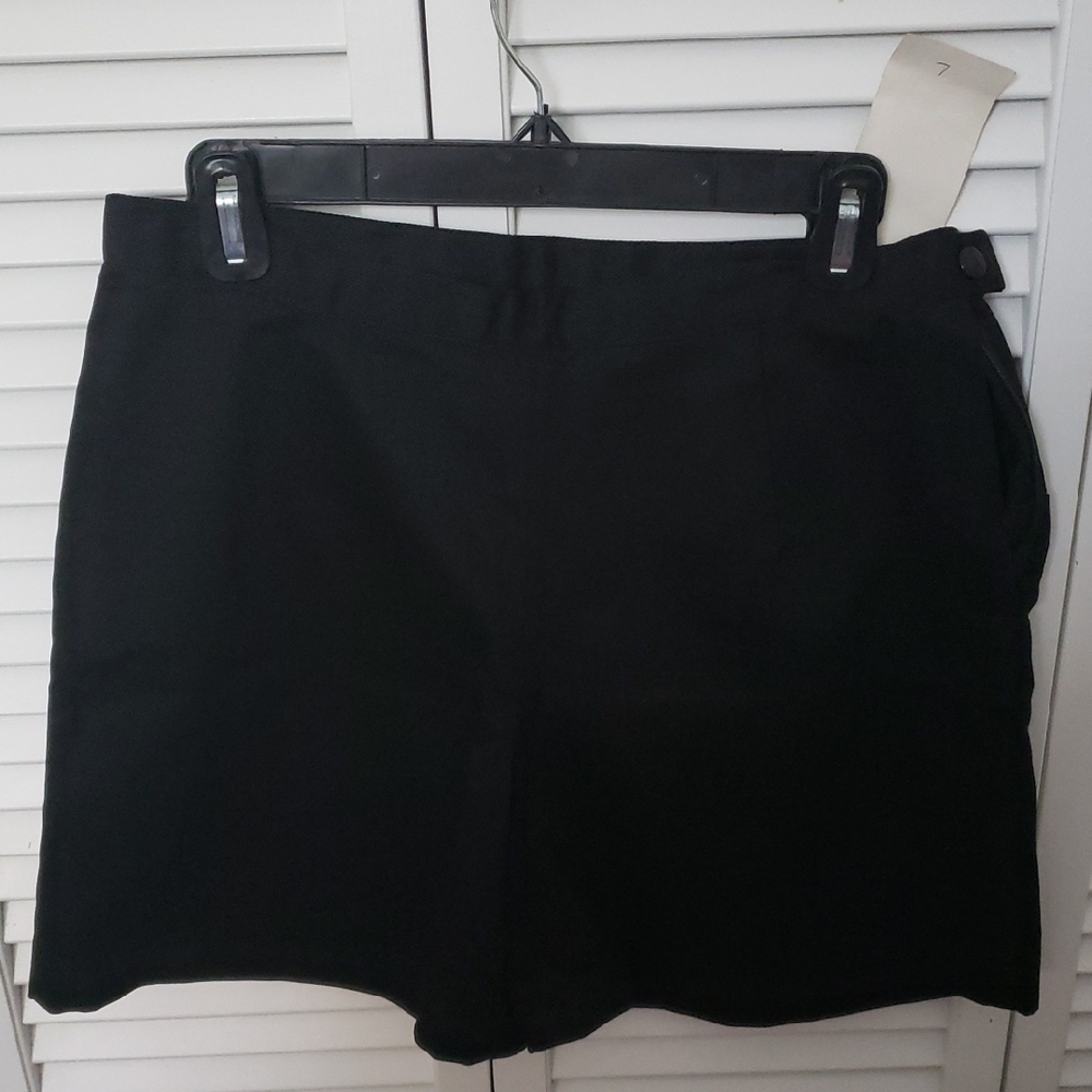 Black Skorts with Elastic Waistband for Versatile Wear
